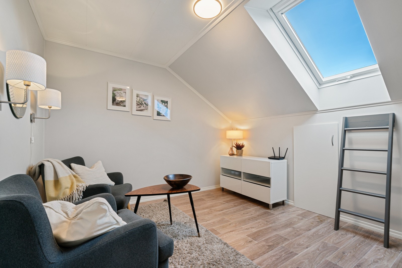 Loftstuen er lys og luftig Galleribilde
