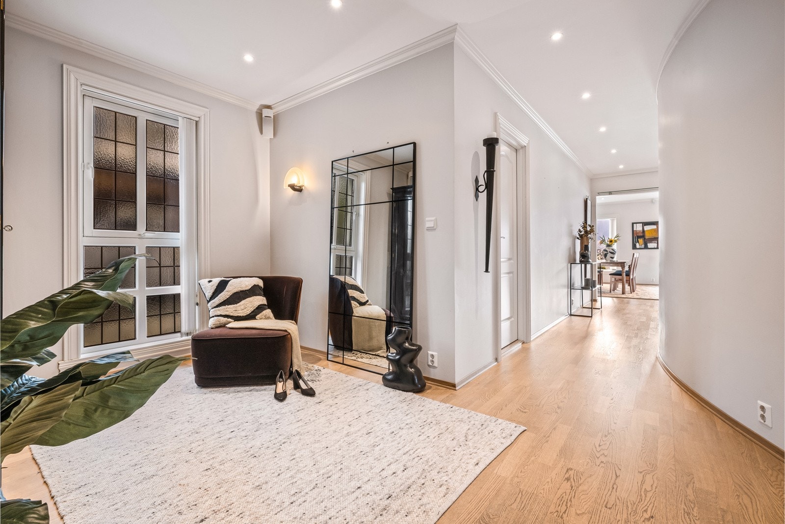 - Det er plass til garderobeskap på to vegger, samt annen enkel møblering - Galleribilde