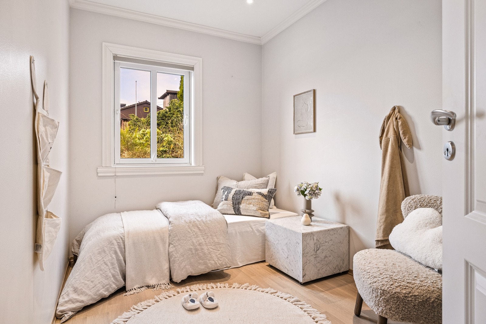 - Rommene passer fint som både barnerom, gjesterom eller kontor - Galleribilde