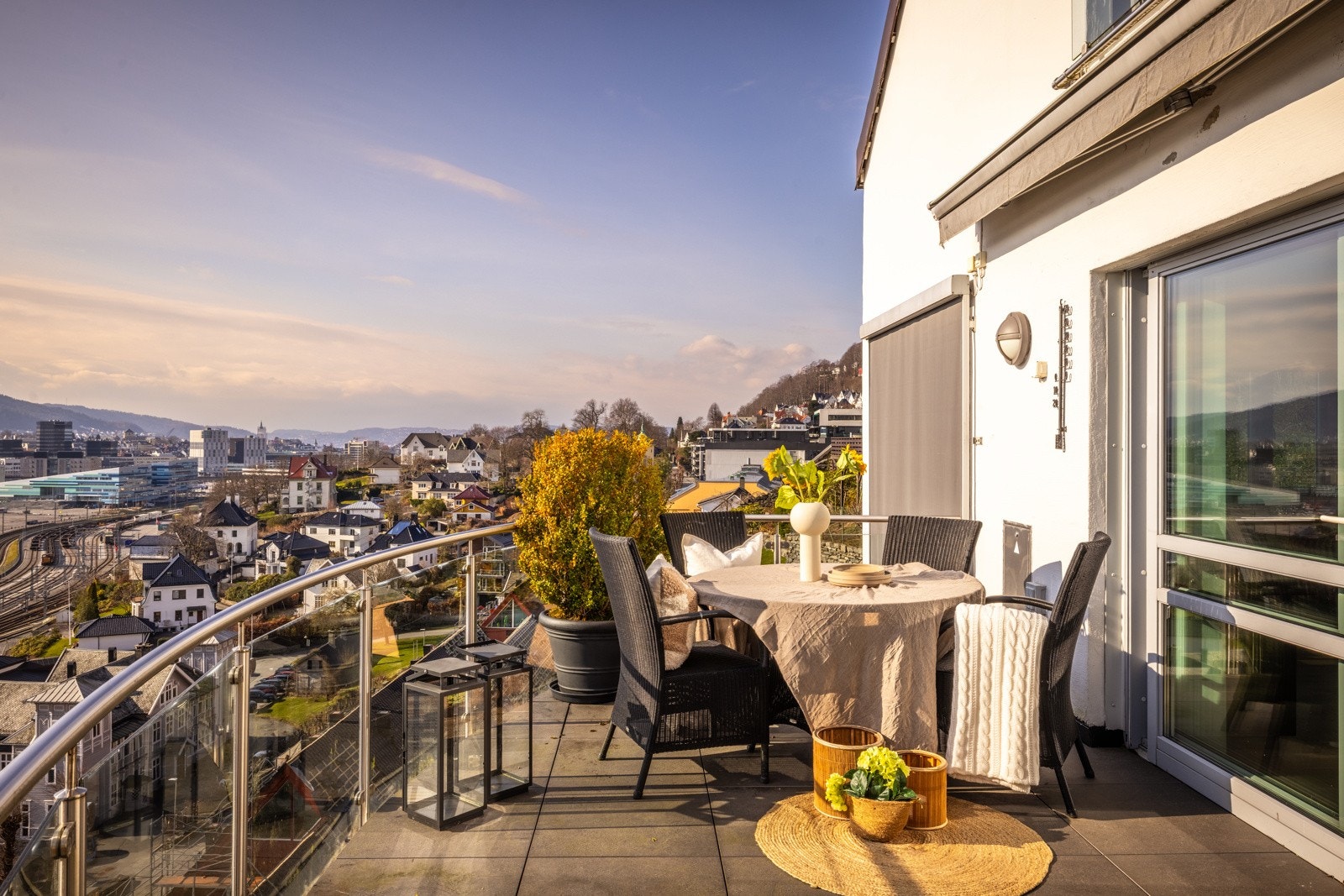 - Leiligheten har en fantastisk terrasse på hele 35 kvm - Galleribilde