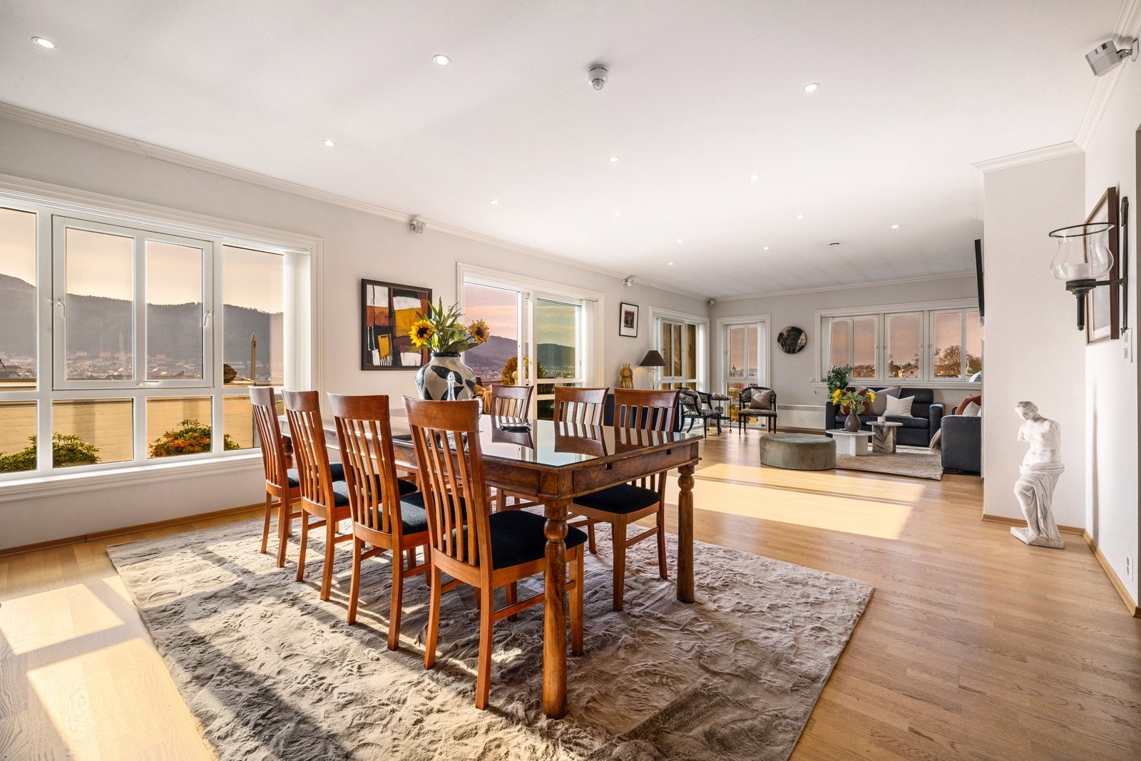 - Leiligheten har moderne overflater og kvaliteter slik at du kan flytte rett inn - Galleribilde