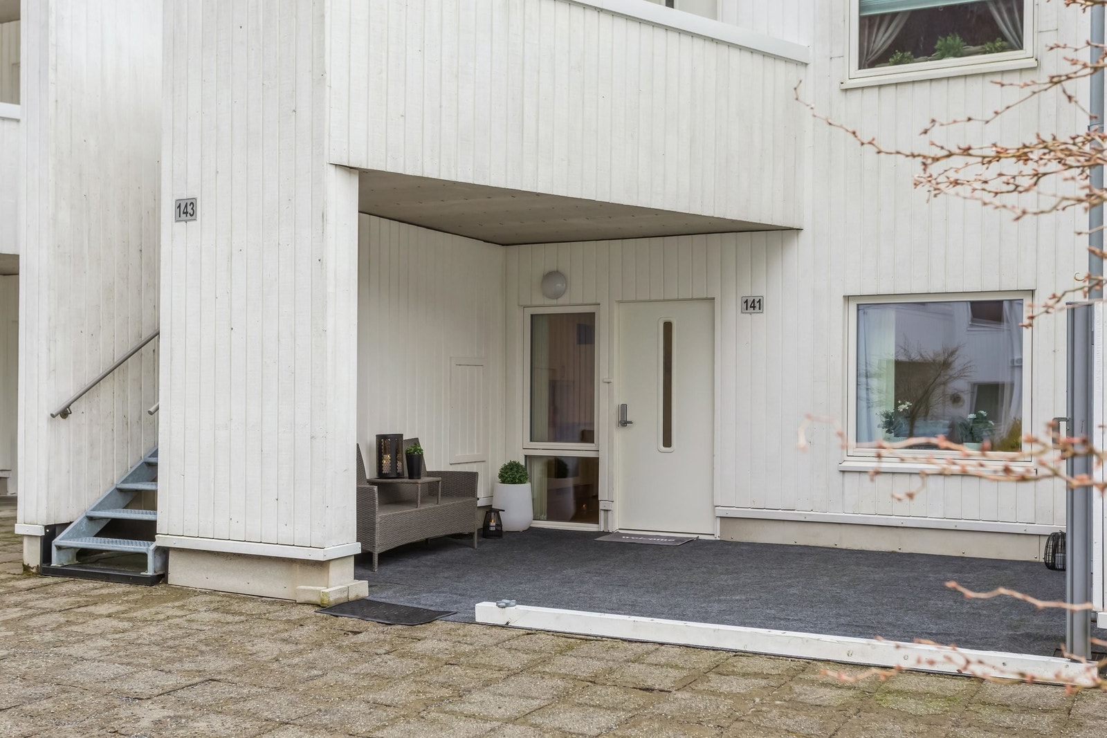 Uteplass med ettermiddags- og kveldssol Galleribilde