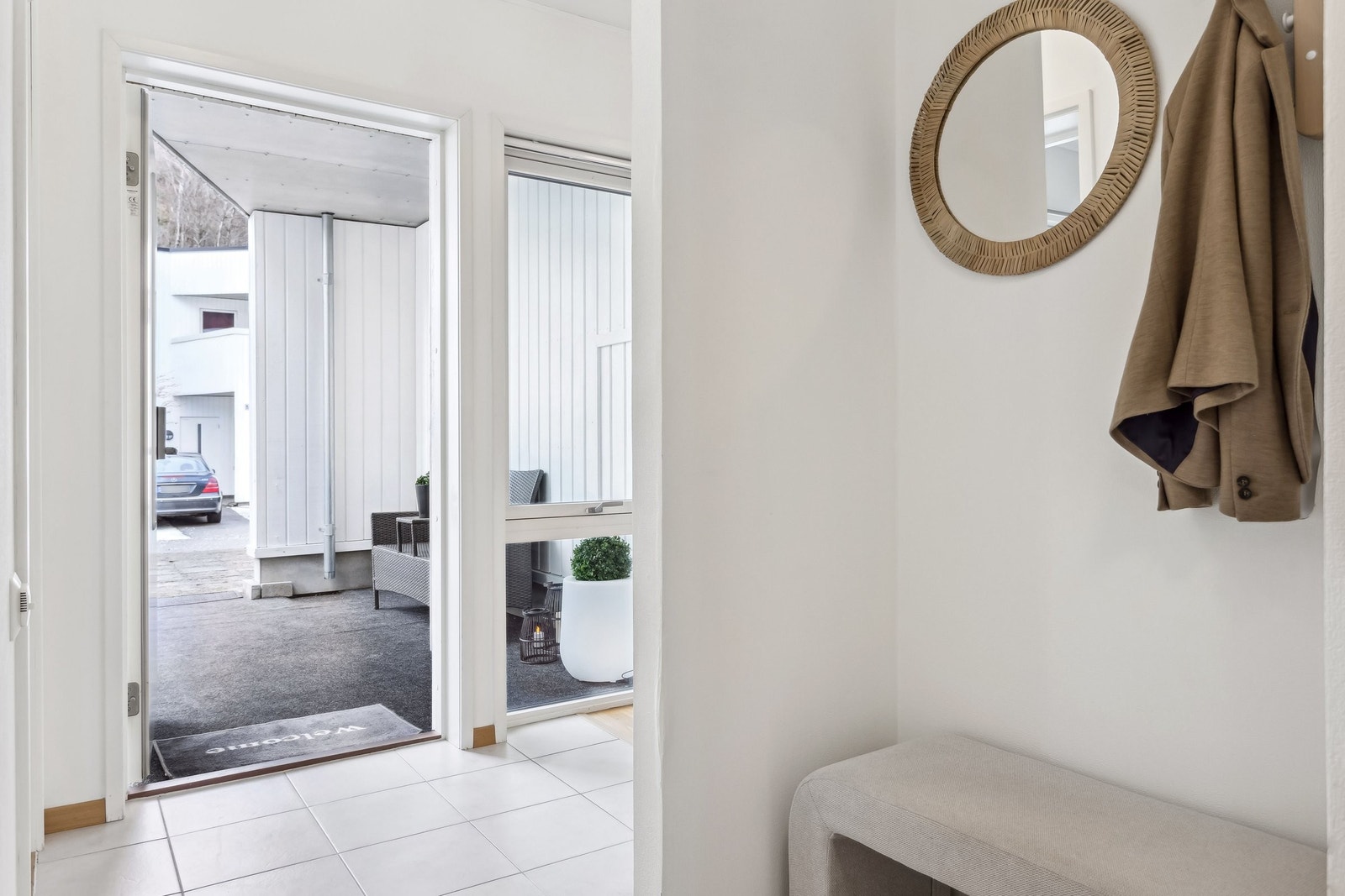Nisje for entrèmøbler eller garderobeskap. Galleribilde