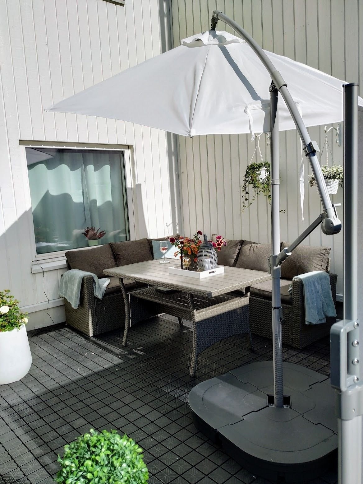 Uttrekkbar levegg skjermer for innsyn. Galleribilde
