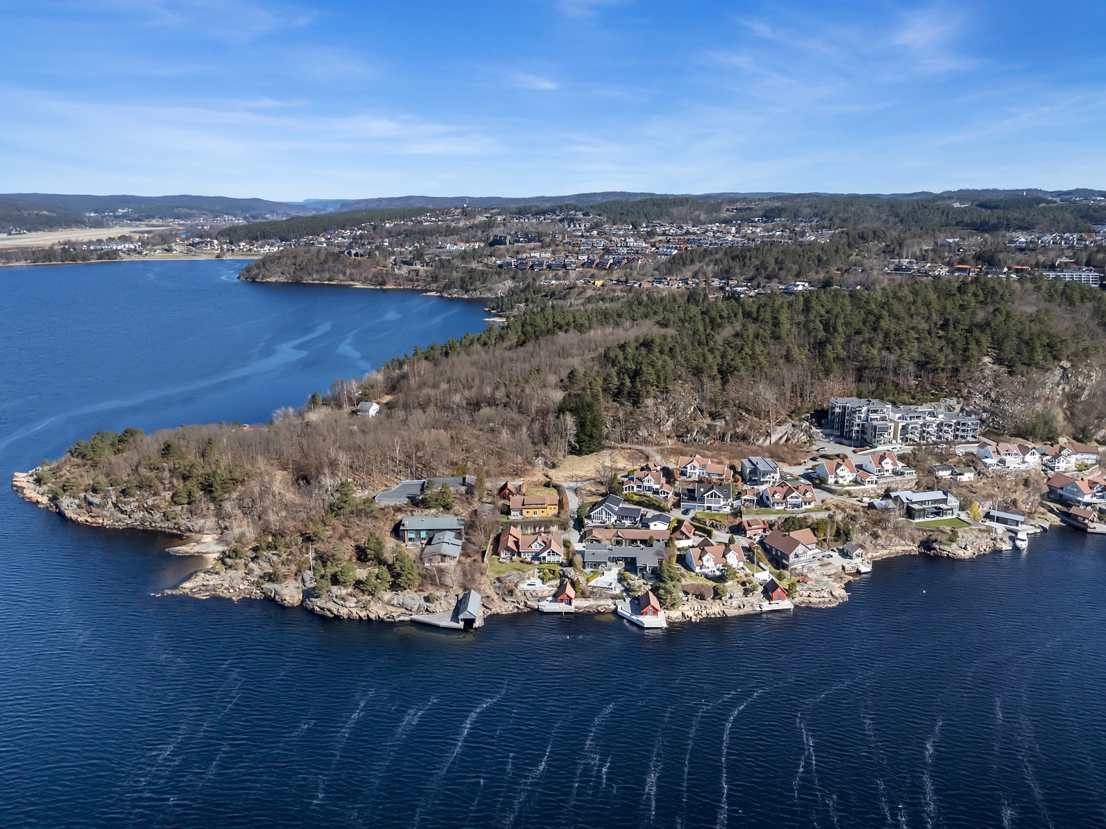 Hånestangen sett fra sjøen Galleribilde