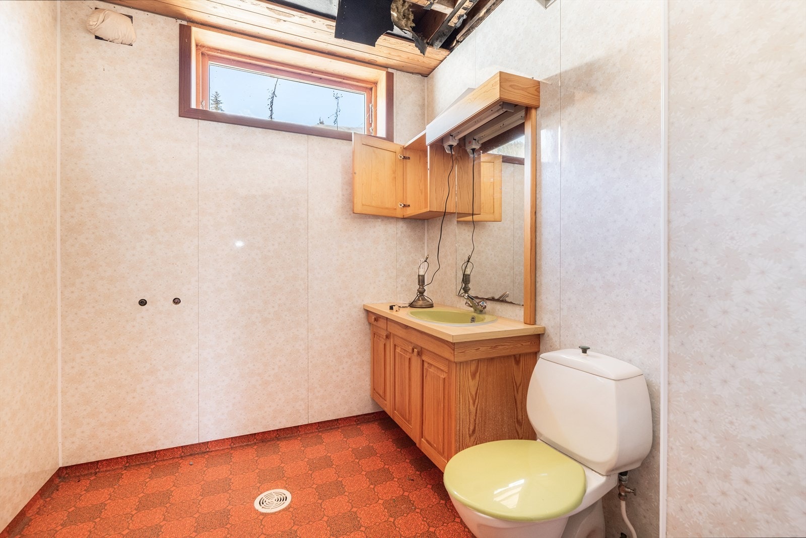 Bad/wc i sokkeletasje med varmekabler Galleribilde