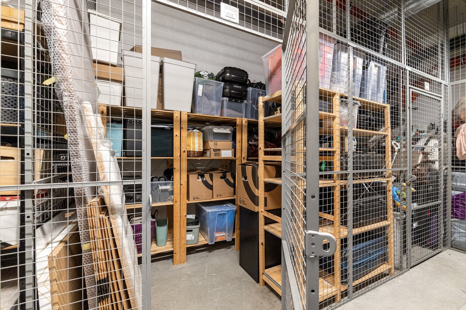 Boligen disponerer en kjellerbod med god lagringsplass Galleribilde