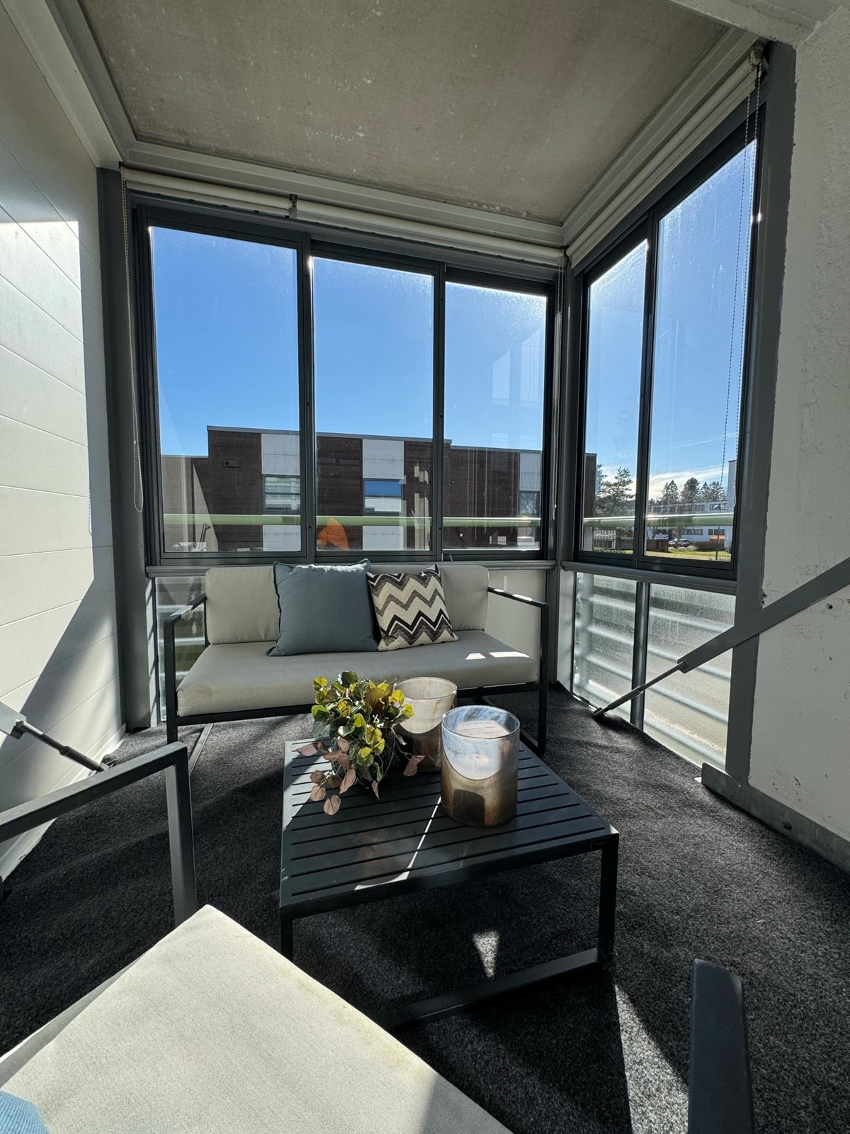 Balkongen er innglasset og på 7 kvm. Galleribilde