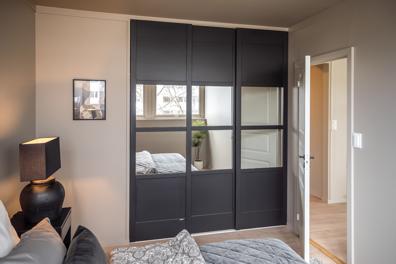 Pent og innebygd garderobeskap Galleribilde