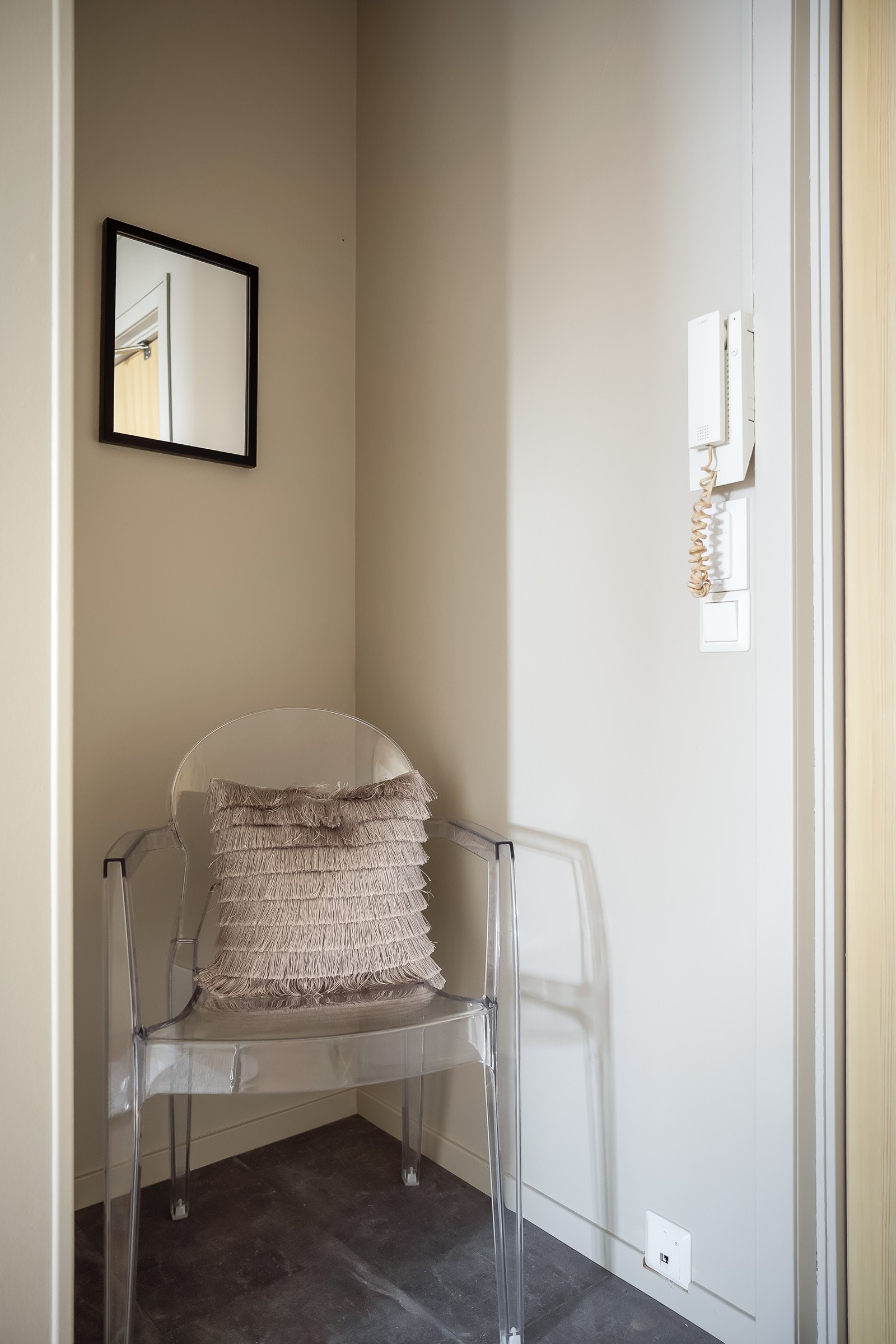 Praktisk innhuk til ytterklær/garderobe Galleribilde