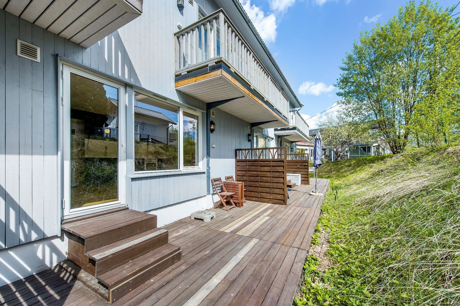 Egen markterrasse med utgang fra stue Galleribilde