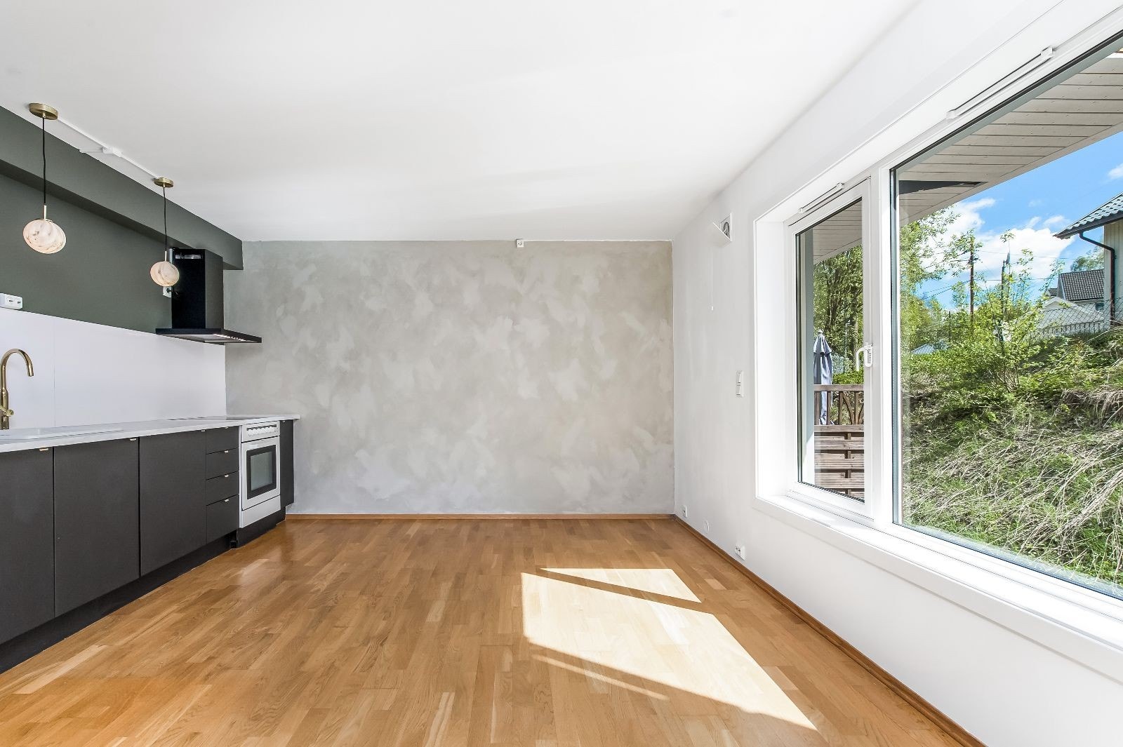 Kjøkken/stue. Her er det gode møbleringsmuligheter. Galleribilde