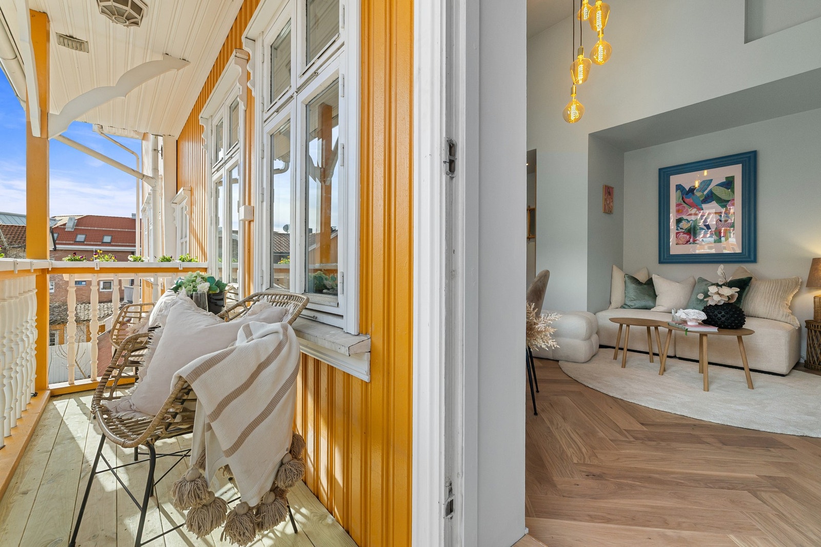 Det er lagt vekt på å bevare leilighetens originale sjarme fra byggeåret; her får du tidløs eleganse kombinert med moderne komfort og usedvanlig høy og påkostet standard. Galleribilde