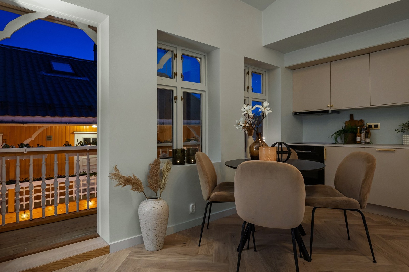 Utgang til din egen solrike balkong. Galleribilde