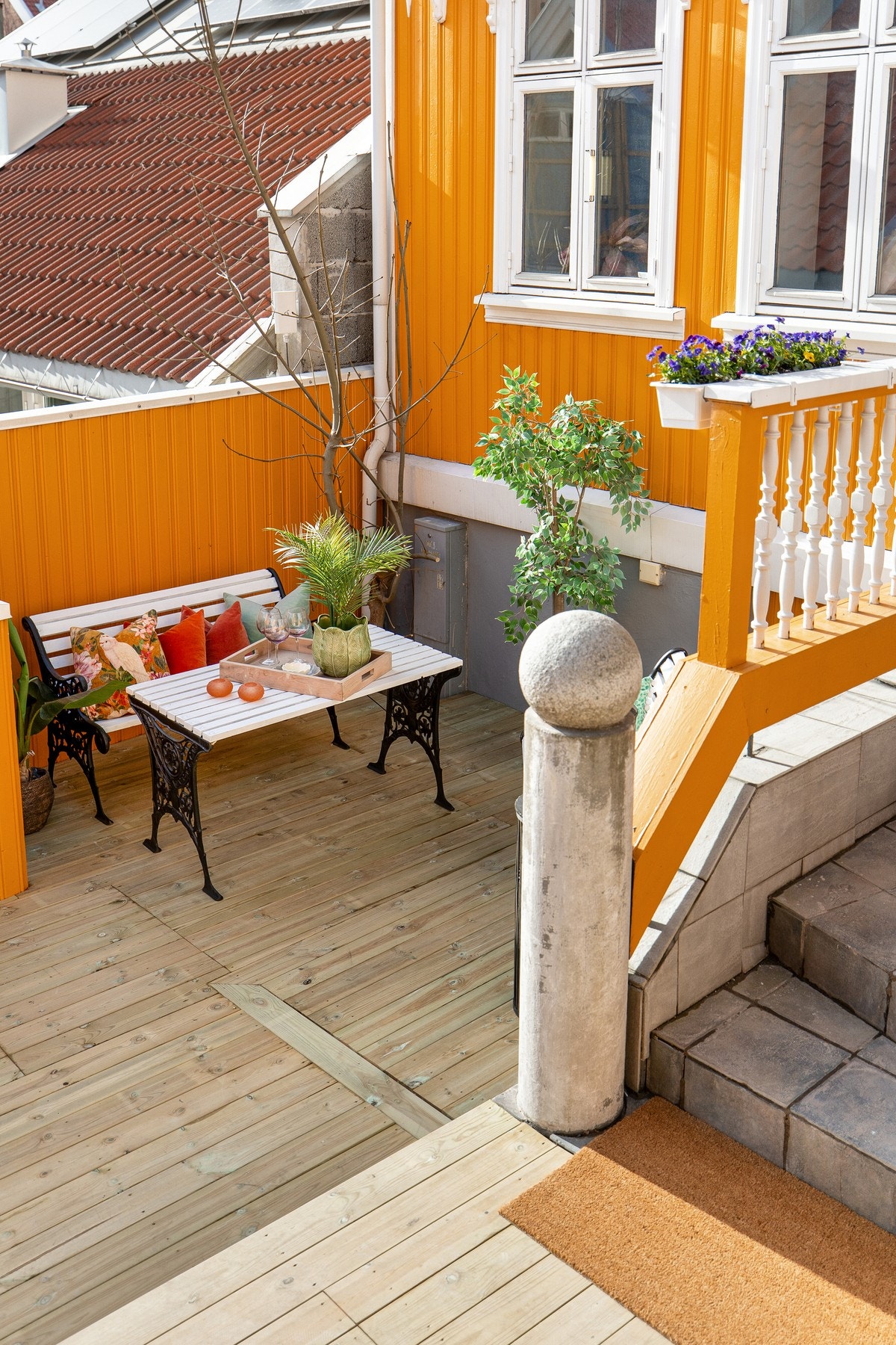 De vakre, originale detaljene fra byggeåret er bevart. Galleribilde