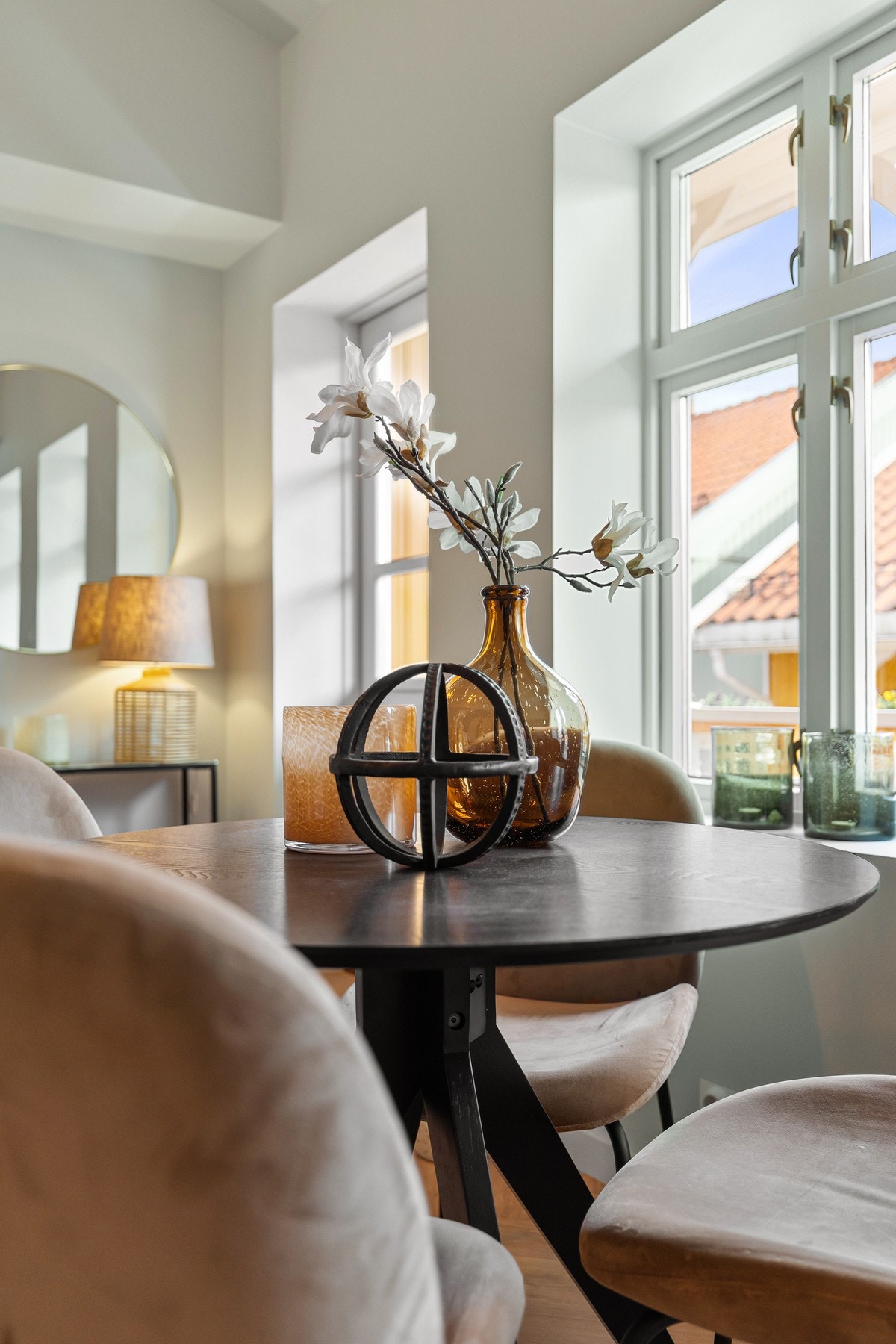 Alle overflater er slette og nymalte i 2025. Galleribilde