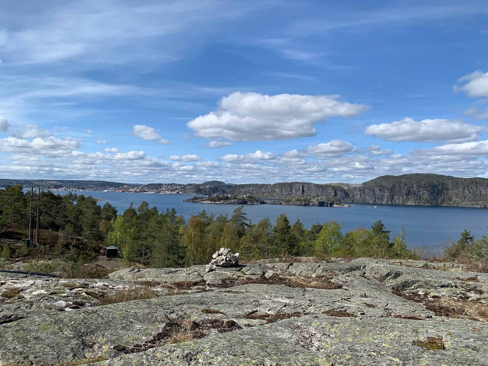 Fra tomteområdet mot sørvest og Kragerø Galleribilde