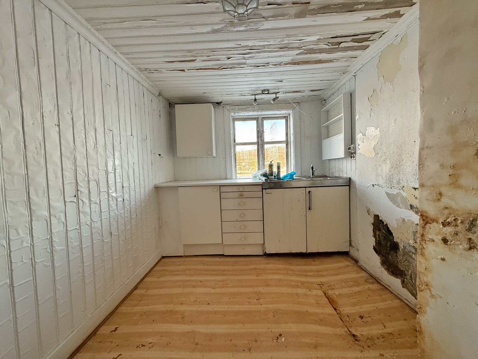 Bygget har gjennomgående lav standard. Galleribilde