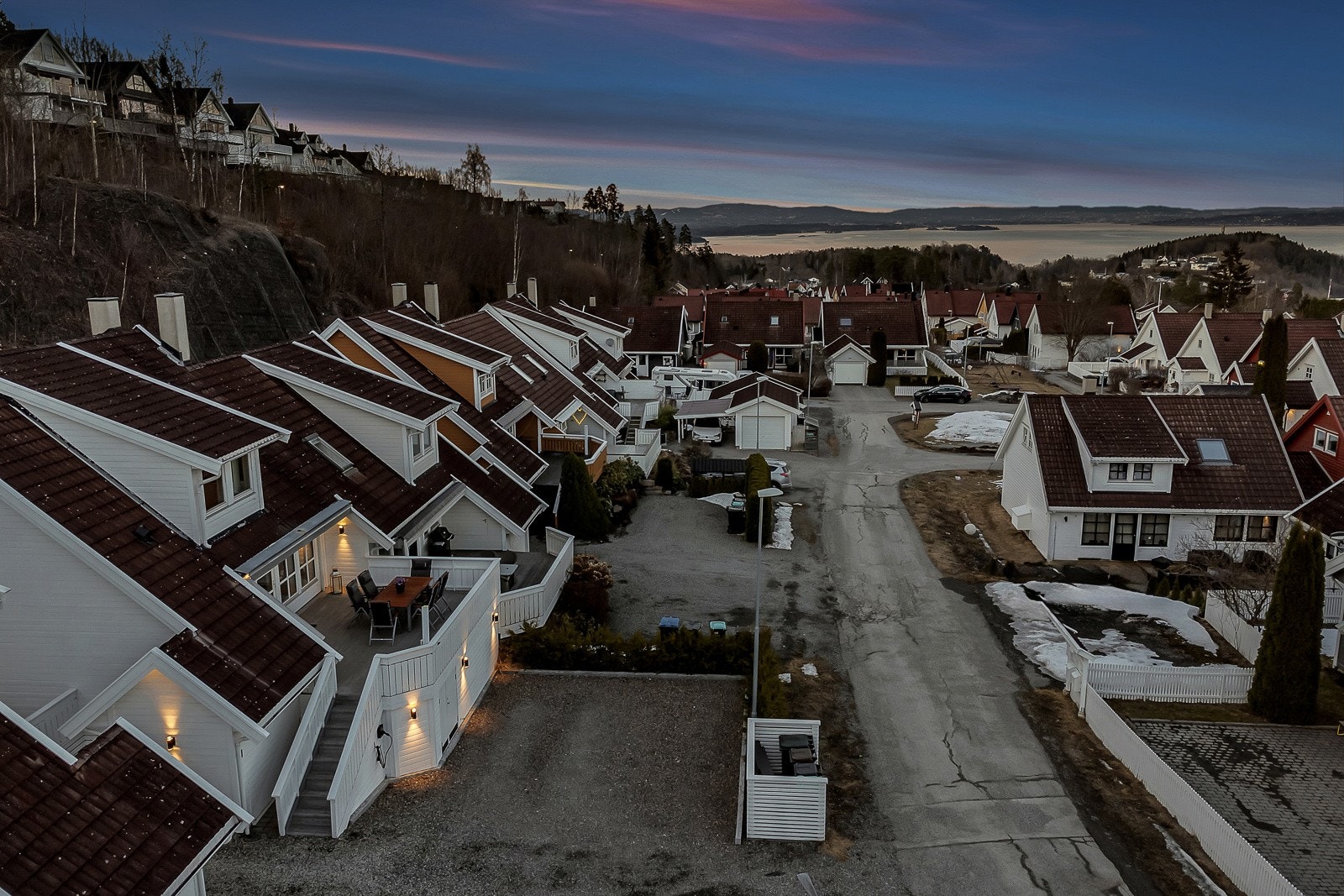 Meget hyggelig tun i godt etablert boligområde. Galleribilde