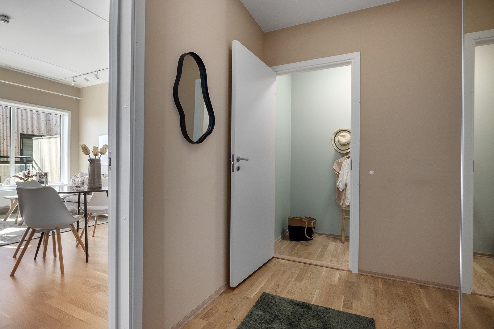 Entré med to veis dør calling anlegg. Galleribilde