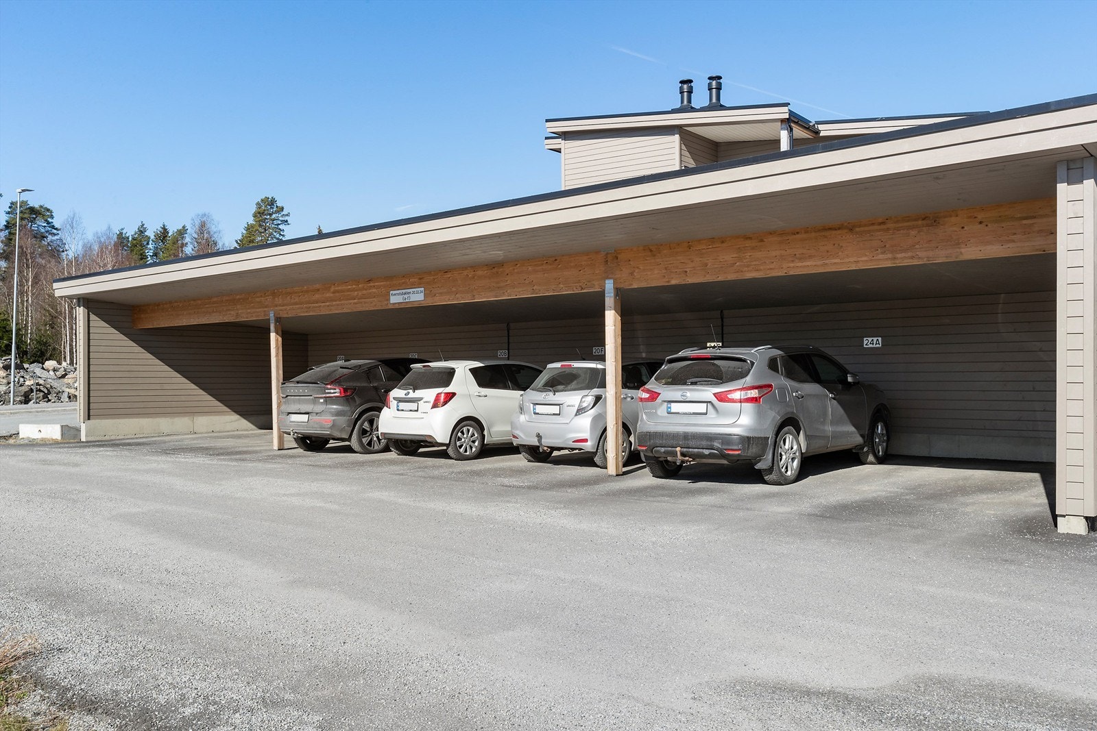 Carport - plassen helt til venstre på bildet medfølger Galleribilde