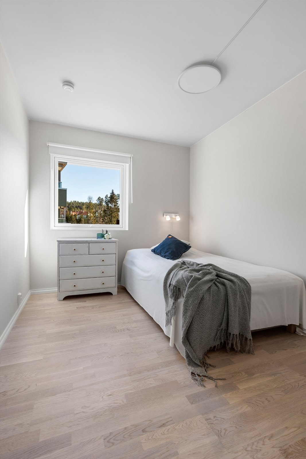 Et mindre soverom som egner seg godt som barnerom, gjesterom eller kontor Galleribilde