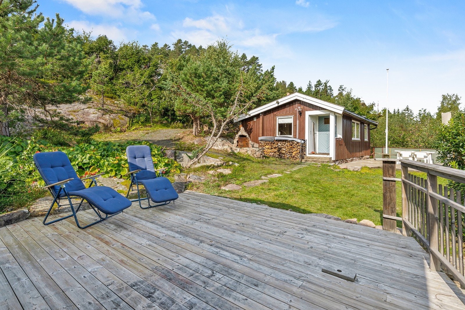 Terrasse utenfor anneks. Galleribilde