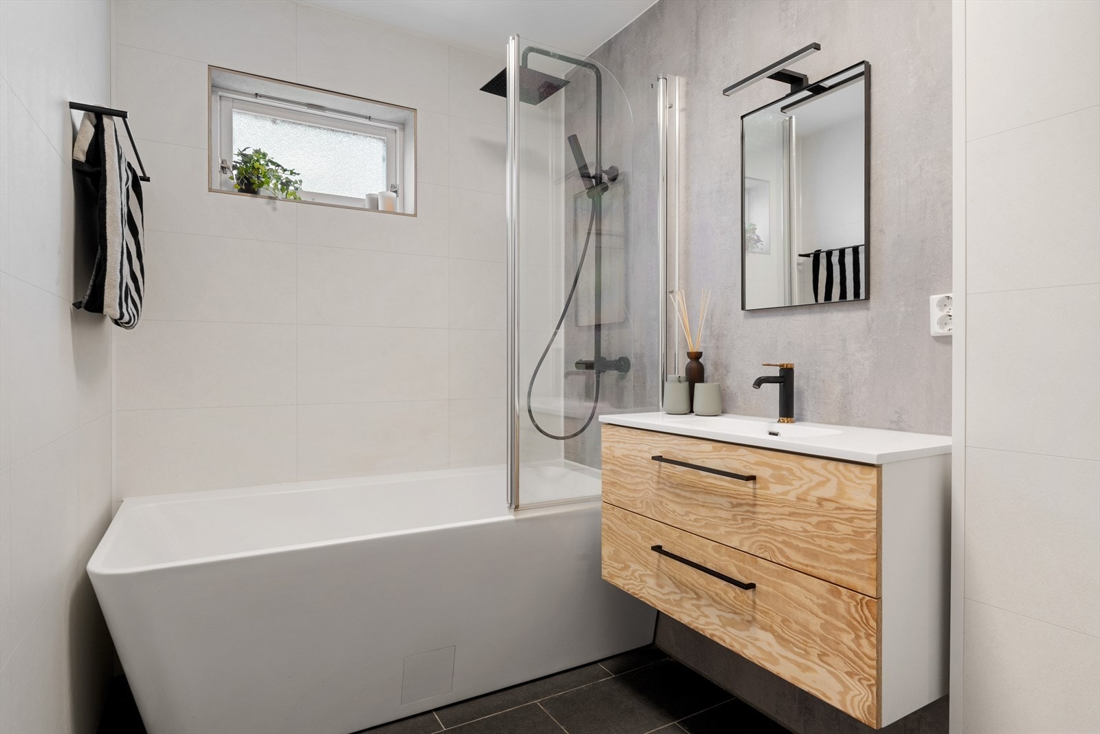 Nyere bad fra 2021 med gulvvarme. Galleribilde