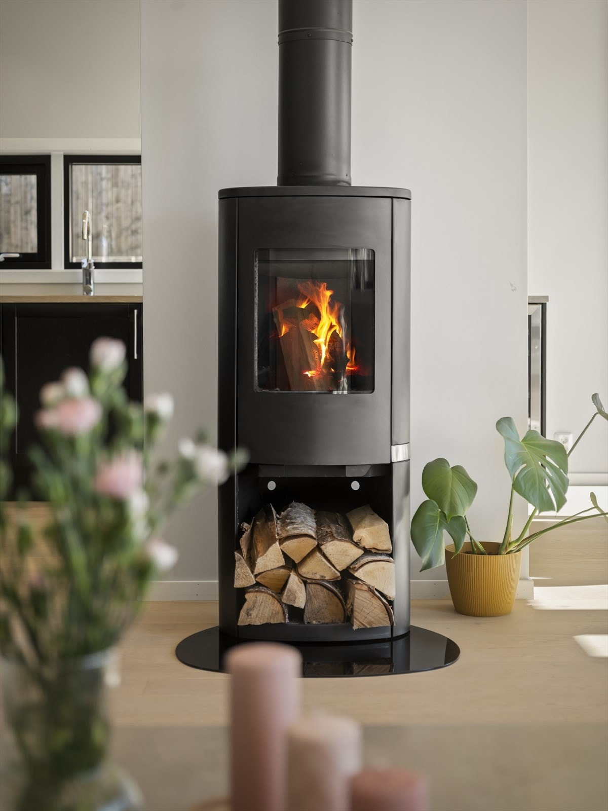 En flott peisovn gir ekstra varme og kos. Galleribilde