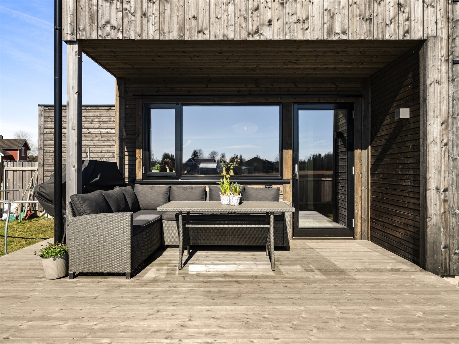 Solrik og hyggelig terrasse på ca 14 kvm. Galleribilde