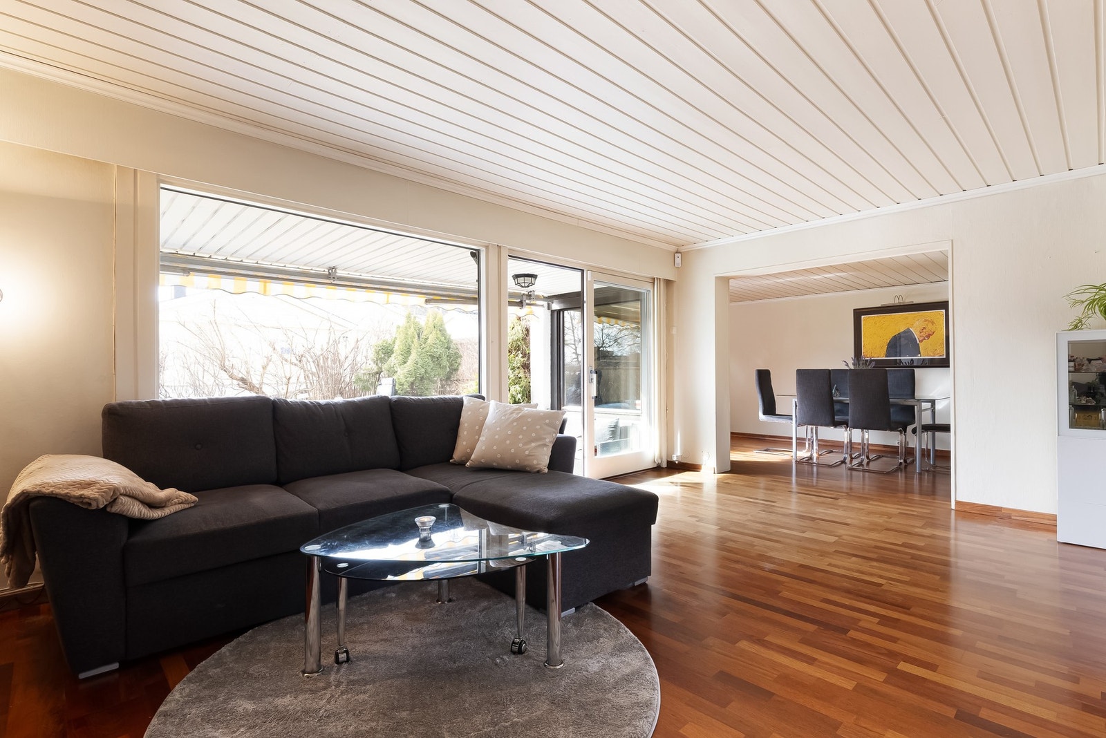 Rommet er meget romslig og har gode møbleringsmuligheter. Galleribilde