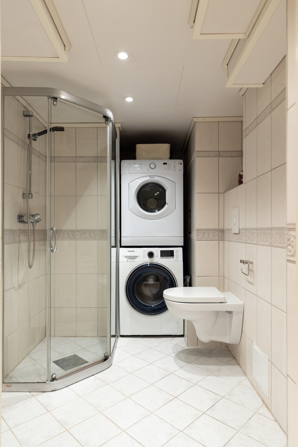 Det er elektrisk styrt vifte. Badet ble i likhet med det andre badet pusset opp i 2003. Galleribilde