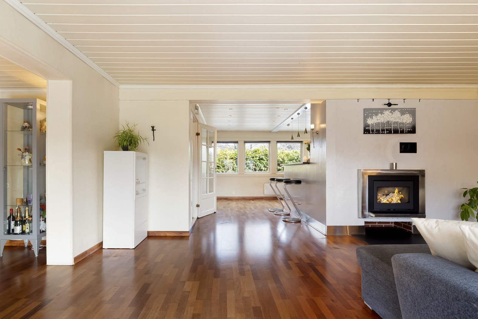 Videre inn fra stuen finner du kjøkkenet. Galleribilde