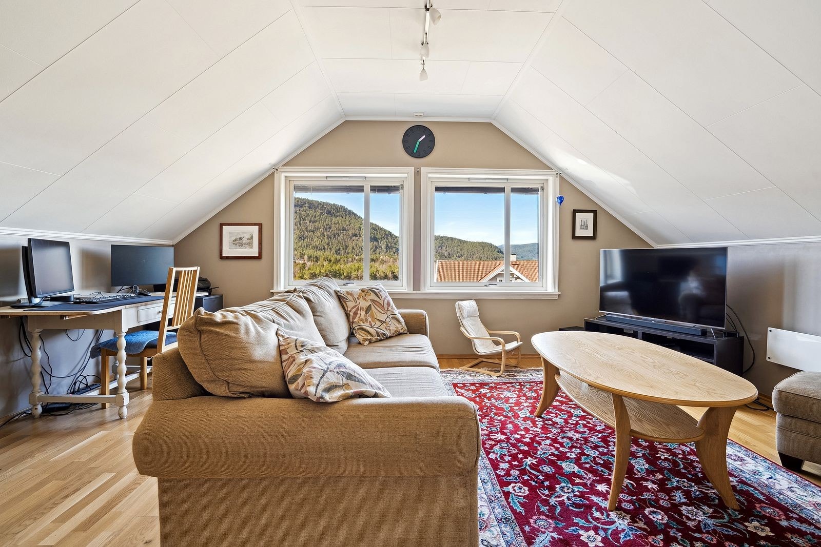 Loftstue. Galleribilde