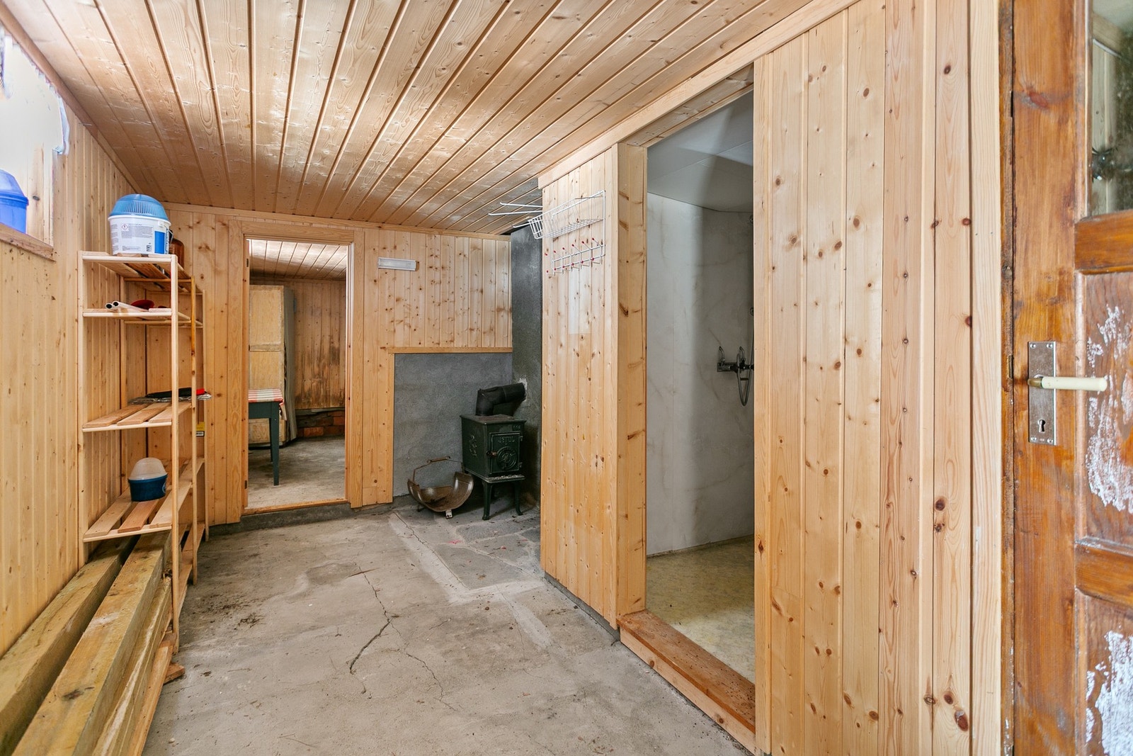 Kjelleren består av et bad, wc og 3 boder. Galleribilde