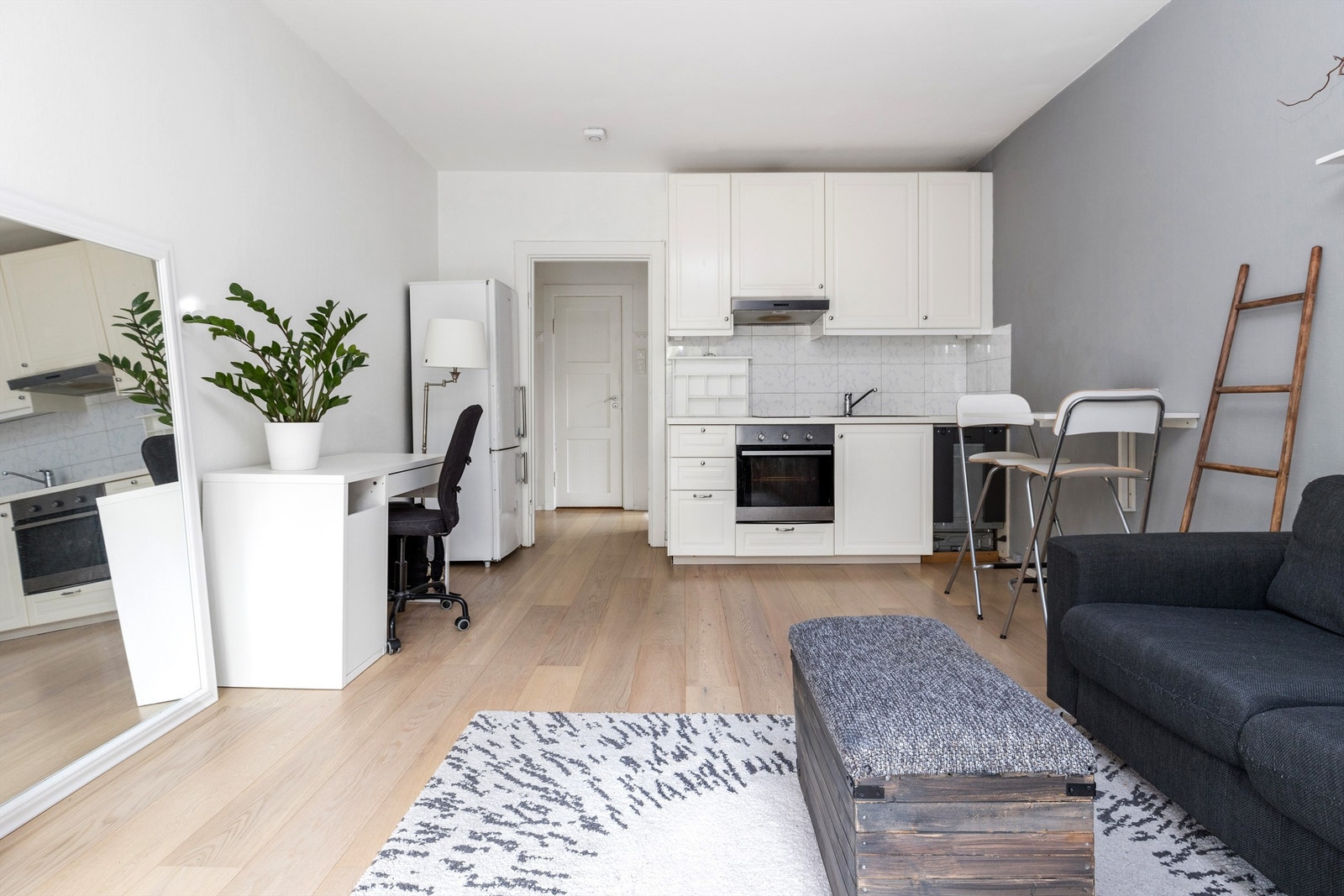 Stue mot kjøkken. Galleribilde