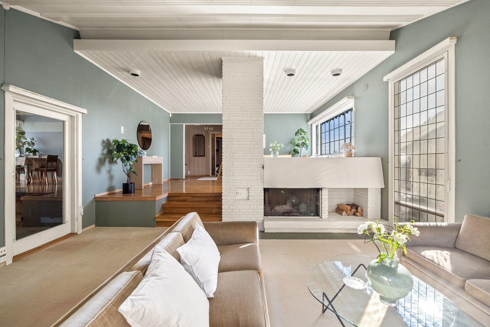 Legg merke til takhøyden og lysinnslippet Galleribilde