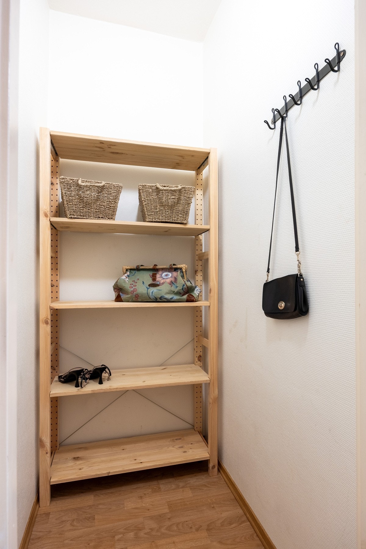 Praktisk bod med gode oppbevaringsmuligheter. Galleribilde