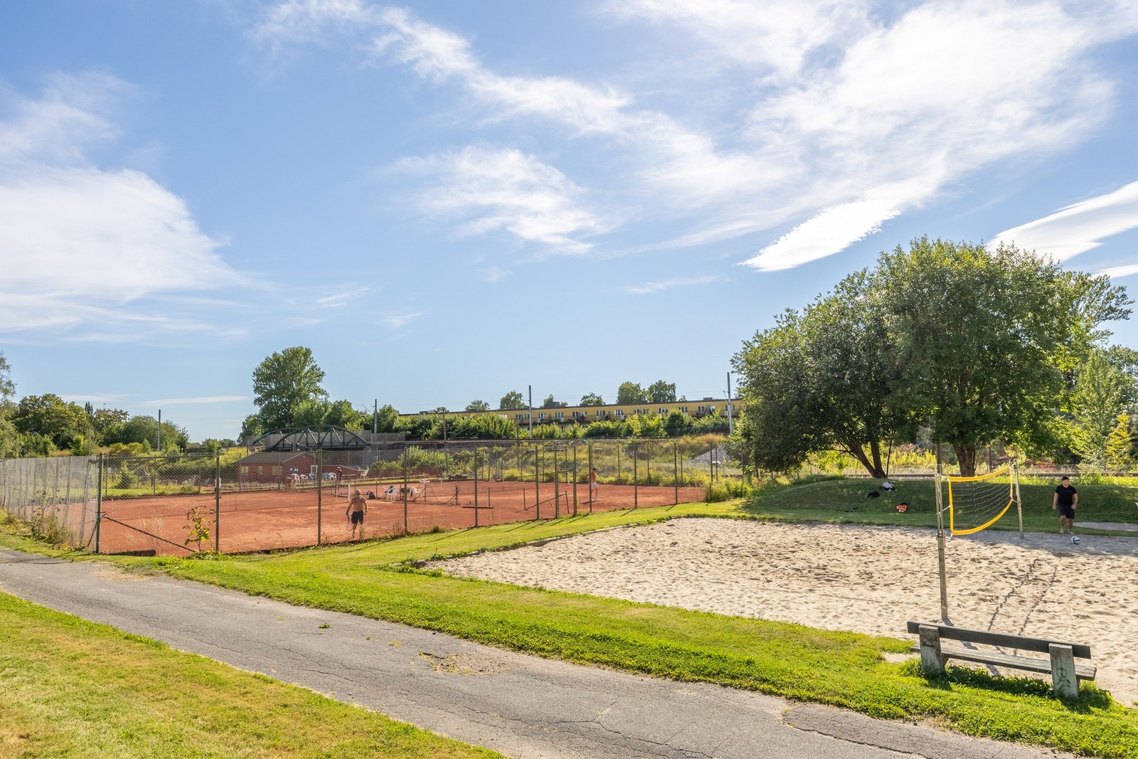 Kort gangavstand til både tennis og sand-volleybane. Galleribilde