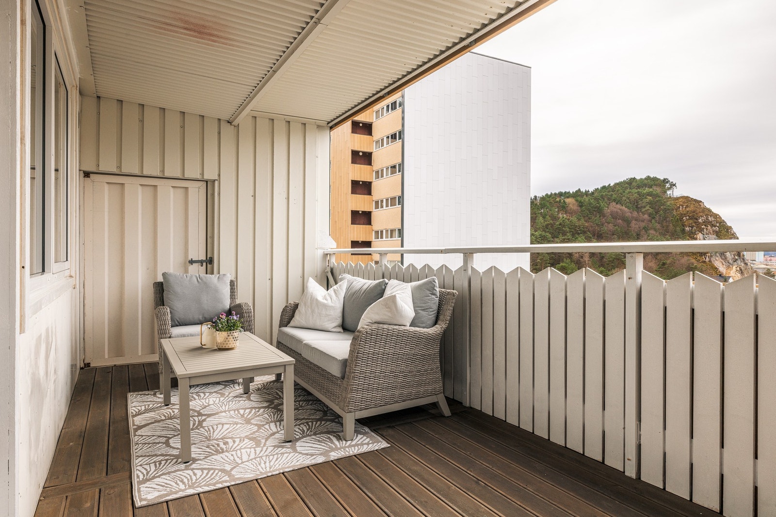 Her er det god plass til en sittegruppe og annet ønsket møblement Galleribilde