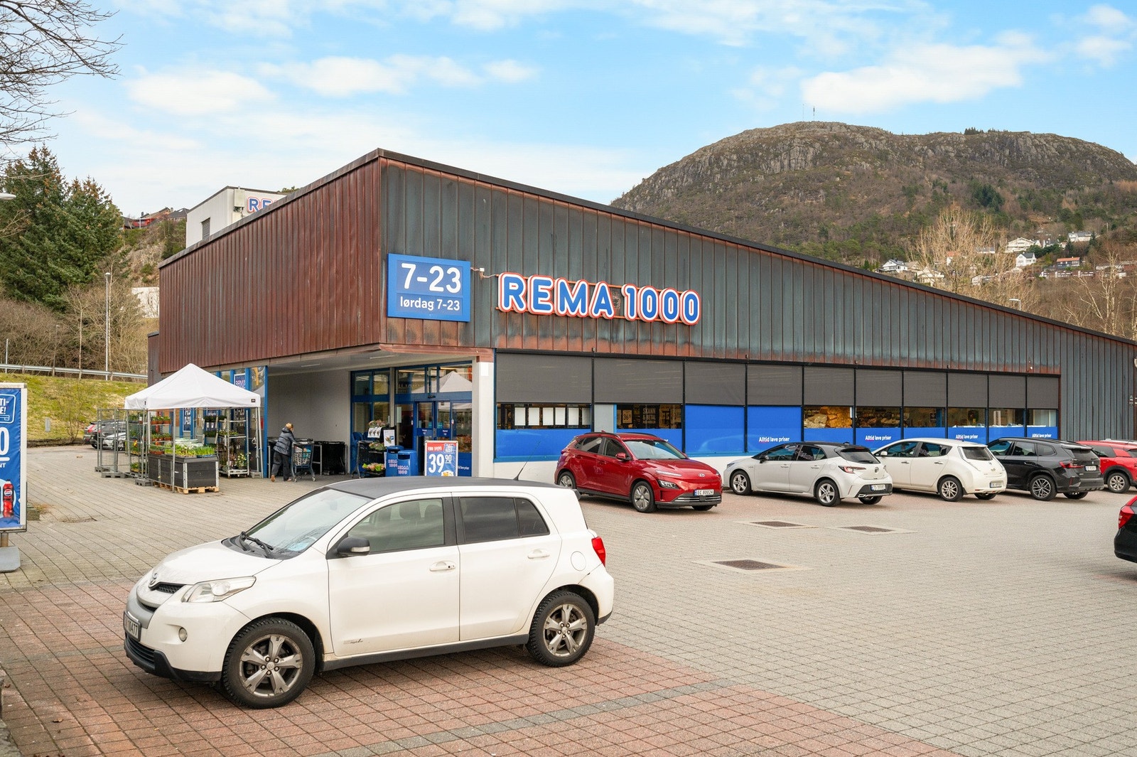 Dagligvarehandel omtrent 10 min gange fra boligen Galleribilde