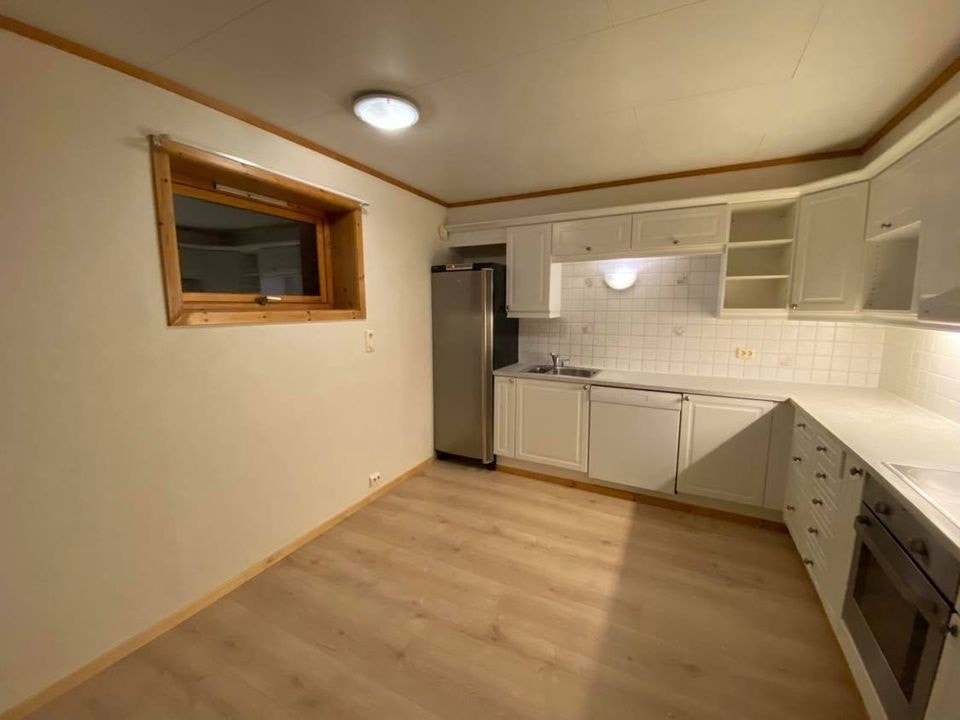 Kjøkken med plass til spisebord Galleribilde