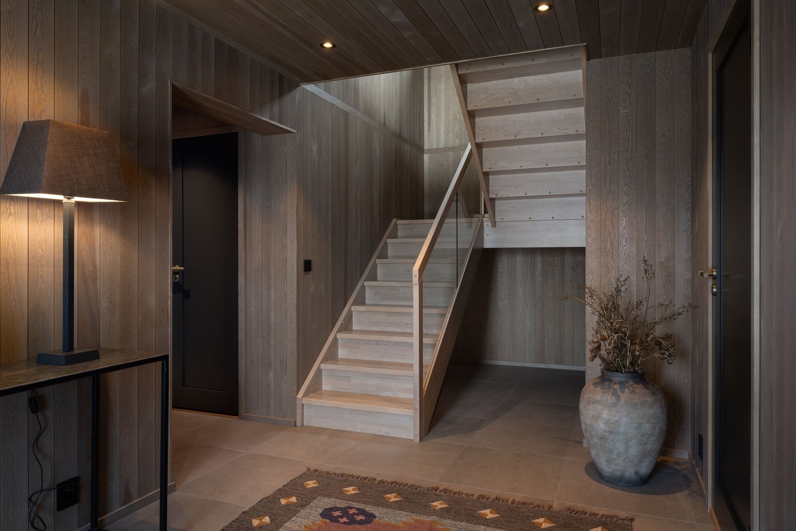 Trapp fra Stryntrappa, i beiset eik Galleribilde