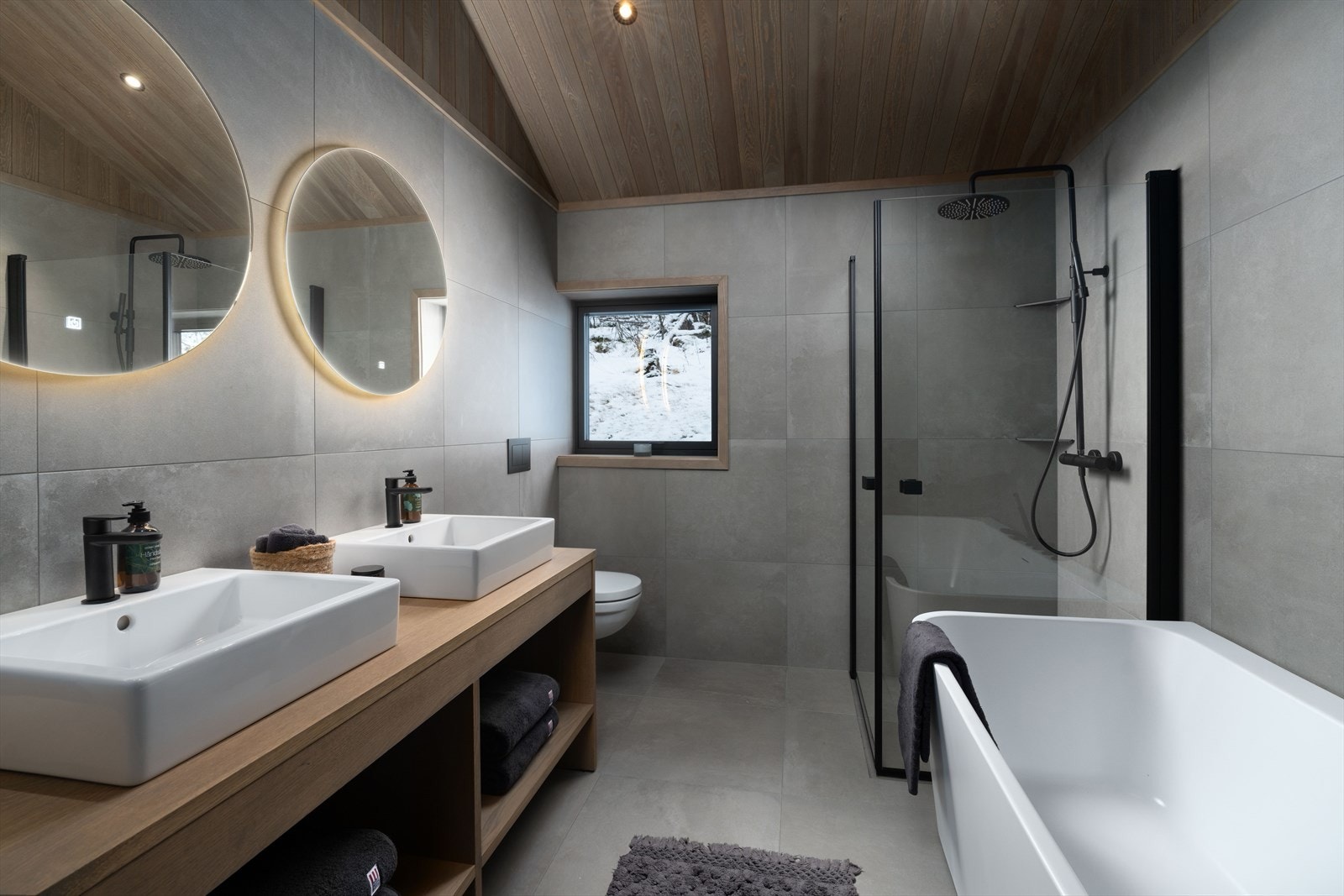 Bad i hovedetasje Galleribilde