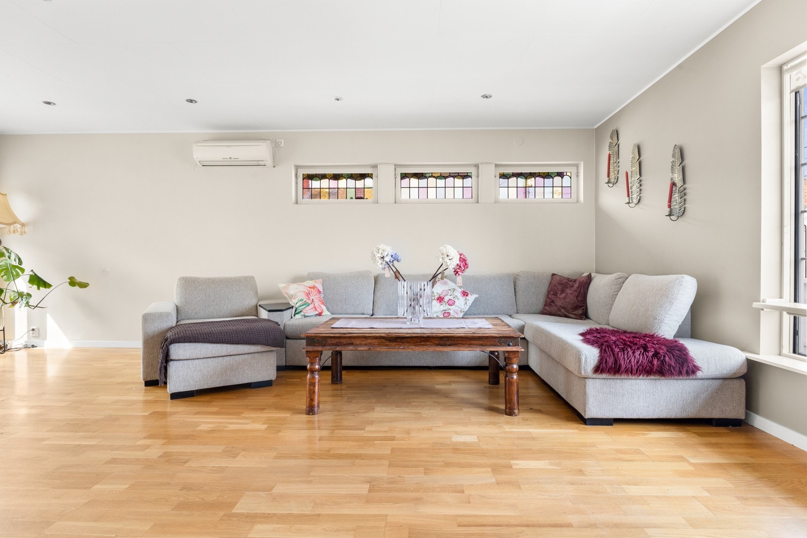 Lysinnslipp fra flere sider gir god romfølelse. Galleribilde