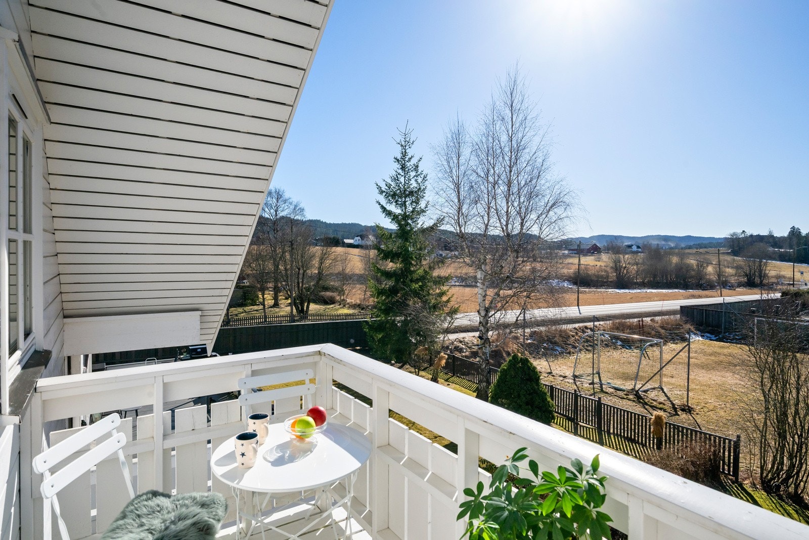 Balkongen vender også mot sydvest og har dermed glimrende solforhold og uhindret utsikt. Galleribilde