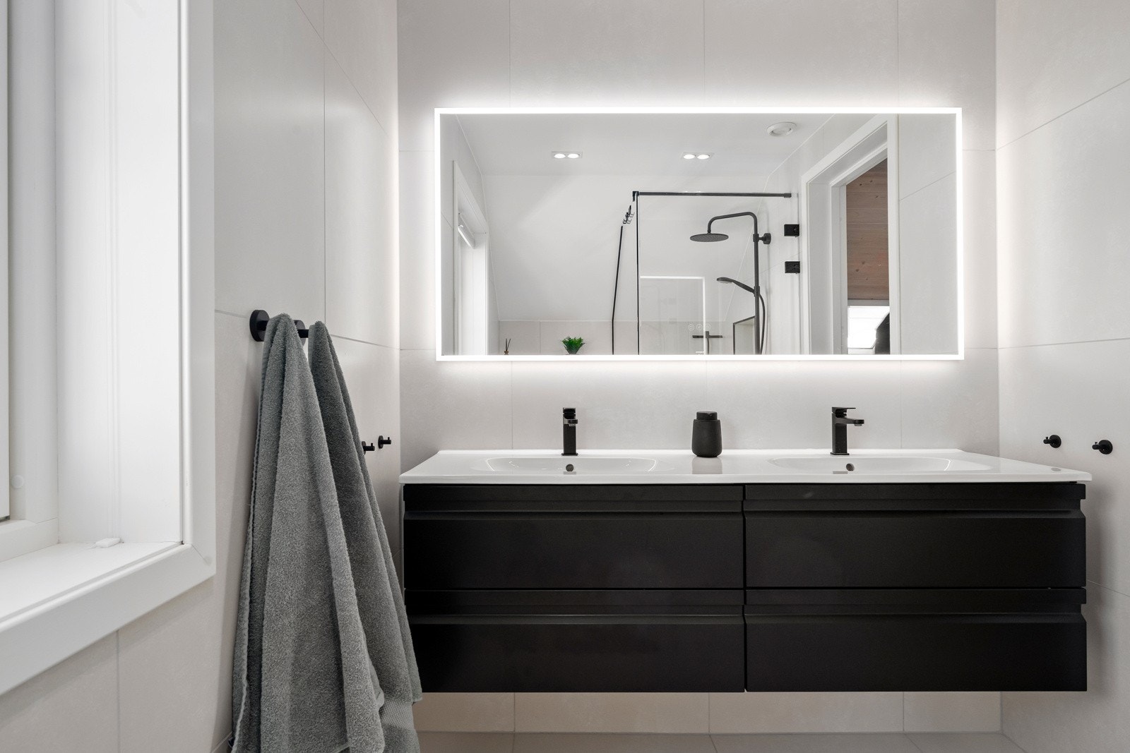 Dobbelservanten gir god flyt i morgenrushet. Galleribilde