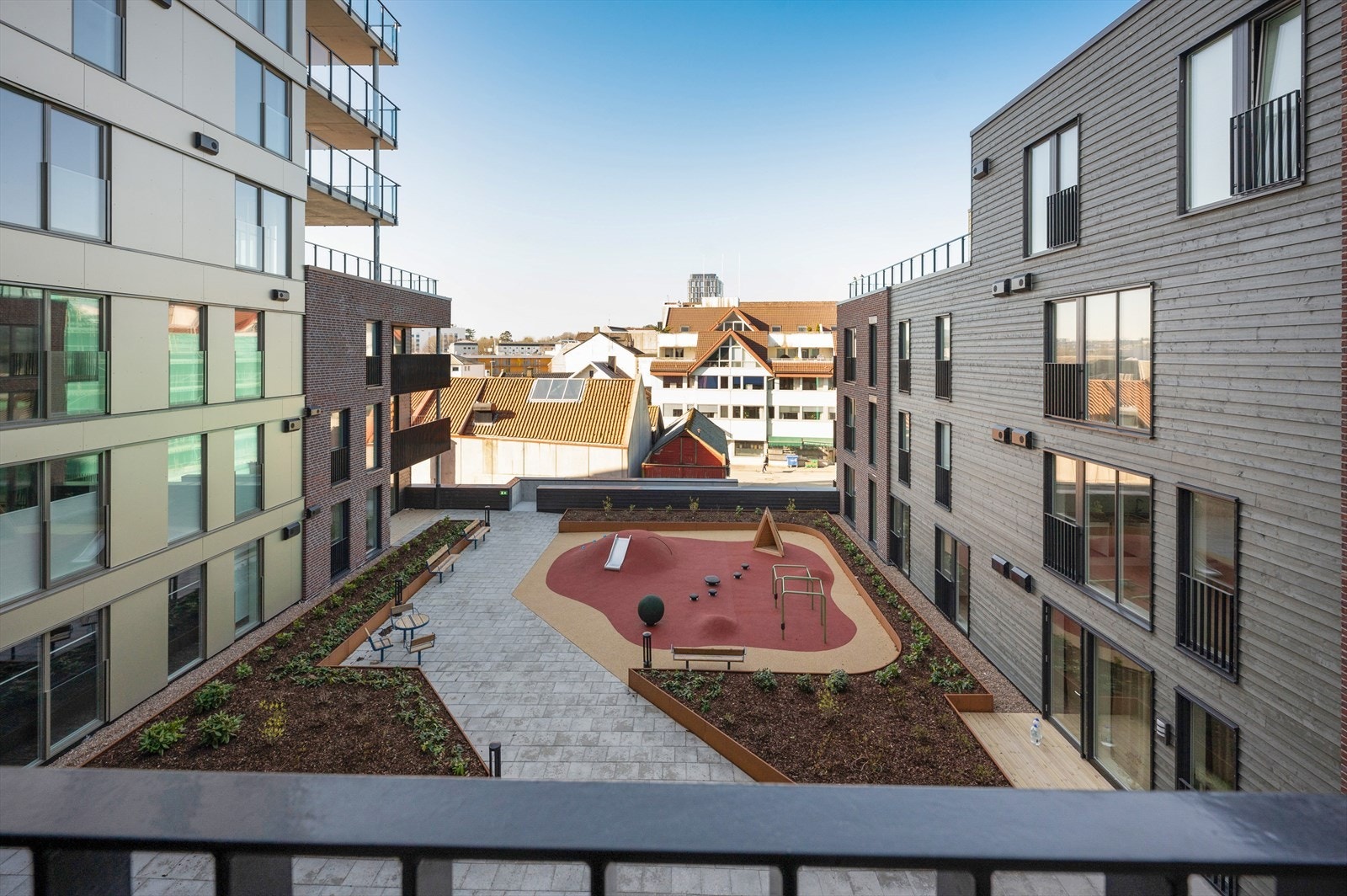 Utsikt ut over fellesområdet fra balkongen. Galleribilde