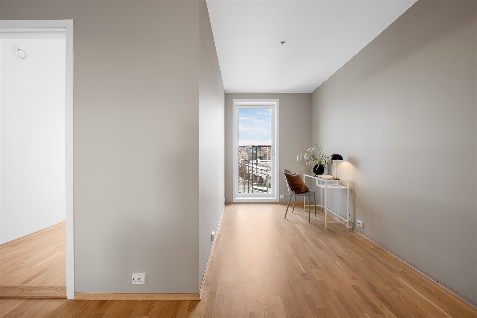 En koselig krok i hjørnet av stuen, med flott utsikt ut over sandnes fra den franske balkongen. Galleribilde