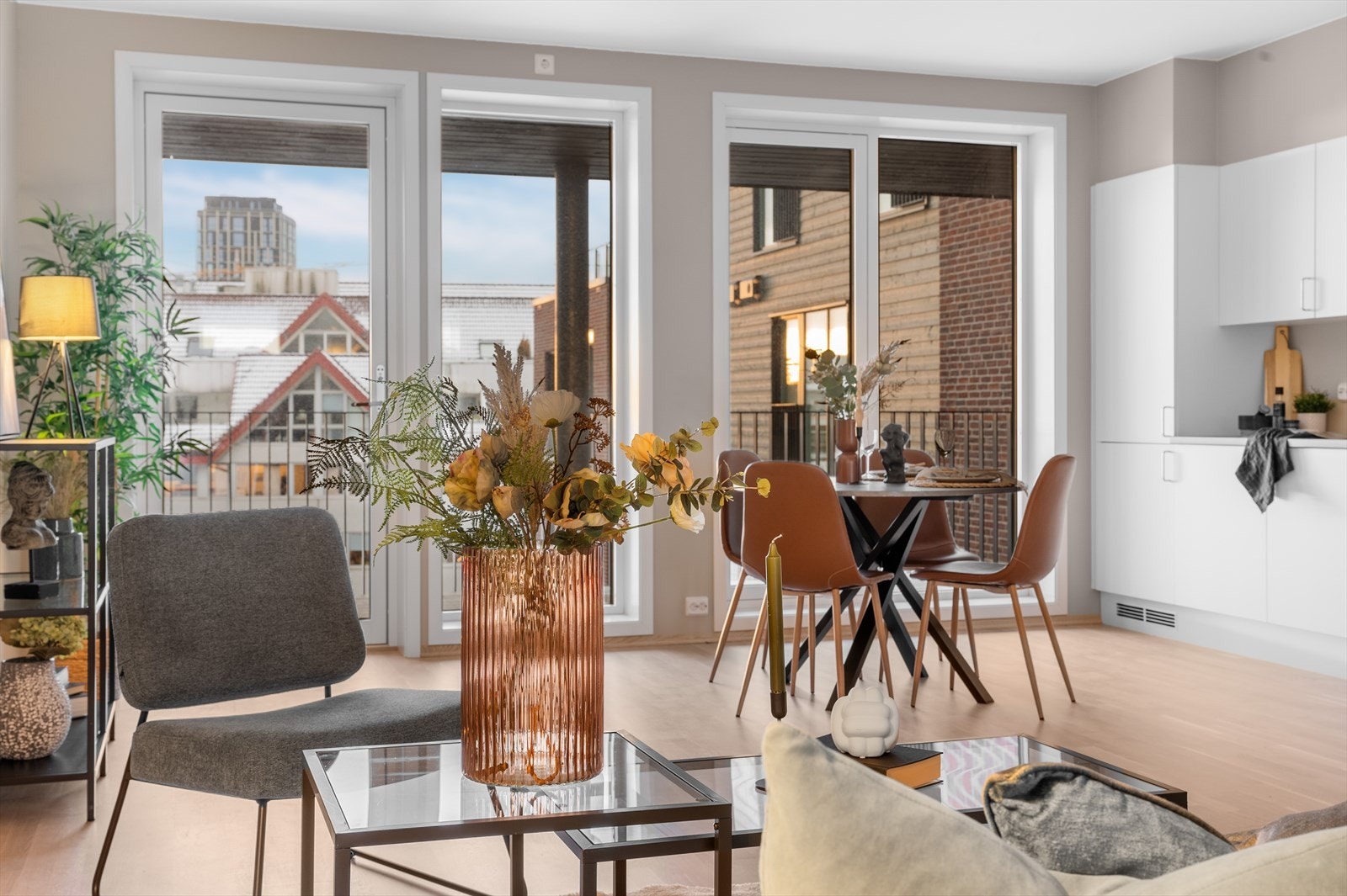 Utgang til balkong fra stuekjøkken. Galleribilde